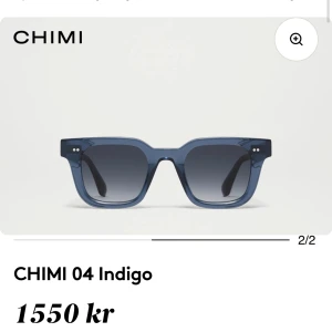 Chimi solglasögon 04 - Nu säljer jag mina Chimi solglasögon i 04 Mörkblå! De är knappt använda men har däremot några väldigt små skråmor på glaset, men som knappt syns! Slutsålda på Chimis hemsida. ( Nypris 1500kr)