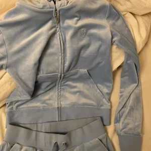 Juicy couture sett - Juicy sett i nytt skick. Endast använd enstaka gånger. Storlek s
