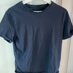 4st pier one tshirt - Bra skick, 2 blå 1 grå 1 grön, medium