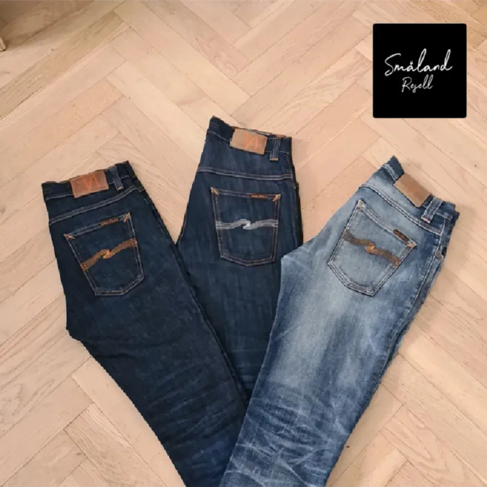 Säljer 3 stycken jeans av märket Nudie som är sjukt trändigt!👖Alla byxor är i otroligt bra skick! ⭐️ Jeansen är i olika modeller, färger samt storlekar så kolla vår profil för information om varje par! ☺️. Jeans & Byxor.