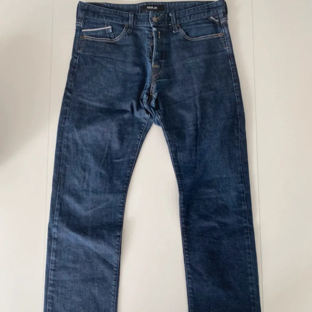 Replay jeans i mycket bra skick🍾🍾jeansen är extremt trendiga och de är i slim🍾🍾priset kan diskuteras vid snabb affär skriv om du är intresserad 🍾🍾. Jeans & Byxor.
