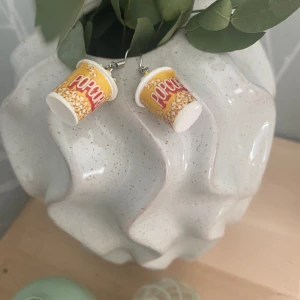 Örhängen - popcorn  - Egentillverkade örhängen popcorn 