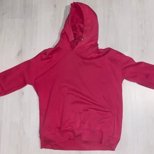 Hoodie  - Använd fåtal gånger  Mer skrikrosa 