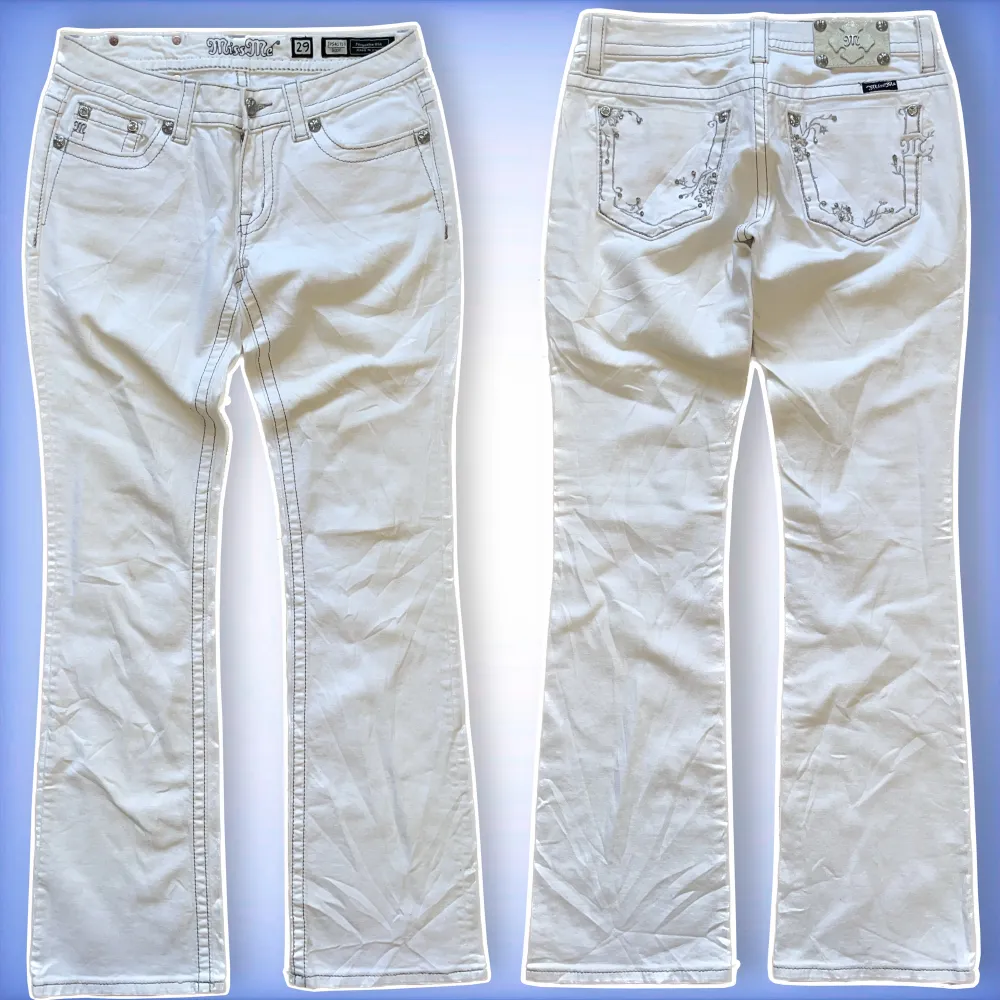 Ett par jätte fina vita bootcut miss me jeans! Passar bra nu när sommarvädret börjar kicka in! 🌞 hör av dig ifall du har frågor!. Jeans & Byxor.