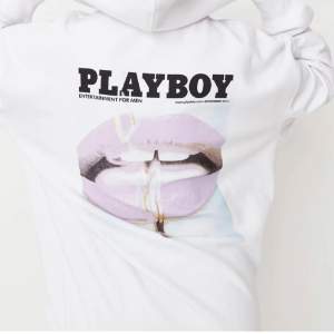 Oversized playboy hoodie i strl M. Pris kan diskuteras vid snabb affär!   Bilderna ovan är lånade, skriv för fler bilder🤗