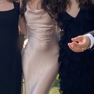 Balklänning  - Säljer nu min superfina balklänning som bara används en gång! Skriv för fler bilder💗💗