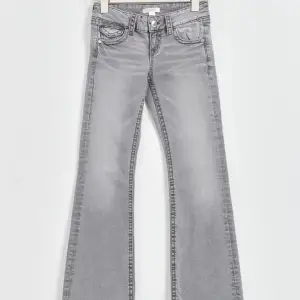 Säljer dessa fina jeans för 300kr. Nypris är 349kr. Dom är endast testade 1 gång. Annars är dom inte använda. Helt nya. Utsålda. Säljer pga för små.