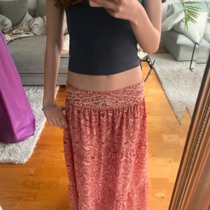 Zara kjol lång  - Fin kjol har använt några gånger 😊