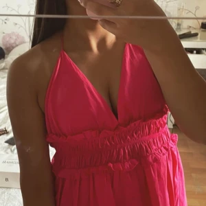 Rosa sommar klänning  - Jättesöt klänning från hm, använda fåtal gånger. 