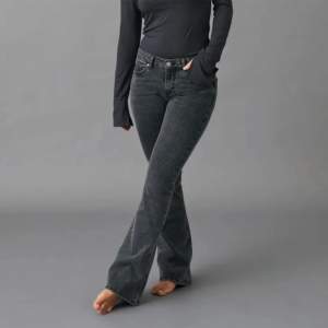Bootcut jeans från Gina tricot. De är i storlek 38❤️