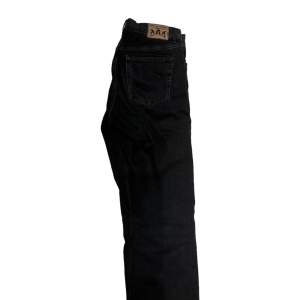 Svarta sweet sktbs jeans i storlek 27. Fint skick och inga slitage. Modell sweet loose. Tar swish! Hör av dig om du har ytterligare frågor eller vill köpa👍