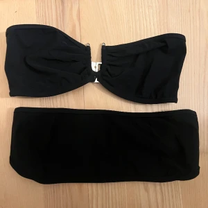 Filippa K bikiniöverdel  - Två superfina bikini överdelar från Filippa K, båda är i strl XS. En för 50kr båda för 80kr