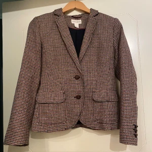 Hundtandsmönstrad kavaj  - Hundtandsmönstrad kavaj från Lindex med vintage stil 