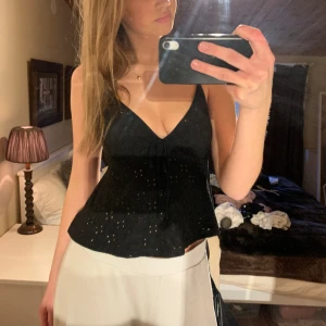 Söt svart topp - Samma modell som den vita 