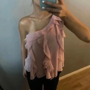 Zara blus - Super söt blus från zara perfekt för sommaren🫶 nyskick använda 2/3 gånger 