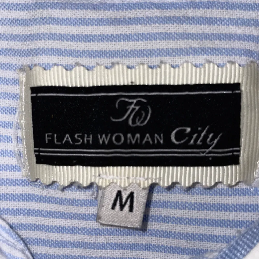 Kvalitets skjorta från Flash Woman city. Passar xs-m beroende på önskad passform. . Skjortor.
