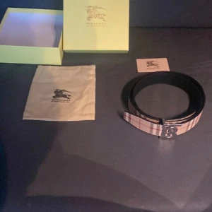 Burberry bälte  - Burberry bälte oanvändt allt kvar från inköp. Skriv för frågor eller funderingar 👍🏻