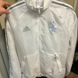 Sverige tröja  - Eld Sverige tröja skick 10 av 10, aldrig använd, storlek M