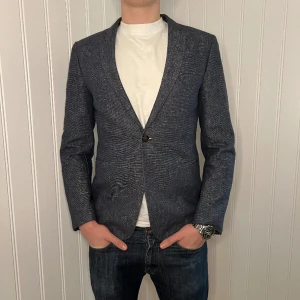 Linne Kavaj - Linne Kavaj | skick 9,5/10 | Storlek M/L | Pris 299kr | Modellen på bilden är 187cm | Fraktar via PostNord och Instabox på köparens bekostnad:)  Hör av dig vid frågor och funderingar mvh 