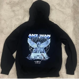 Antwan hoodie  - Kollar intresse koll! I storlek M, 