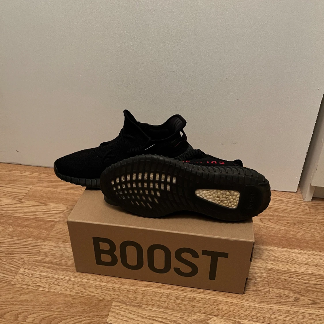 Yeezy 350 bred V2 - 90