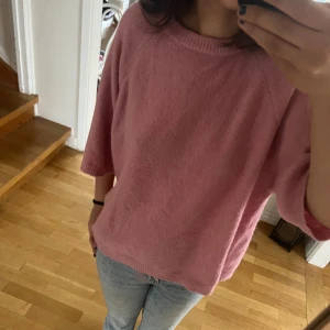 stickad tröja - jättepopulär stickad tröja från lager 157. Nyskick! 