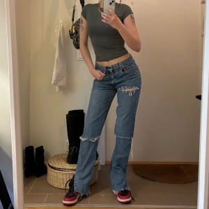 Vintage Levis jeans - Vintage Levis jeans W30 men sitter lägre i midjan på mig som oftast har W25/26 på jeans.