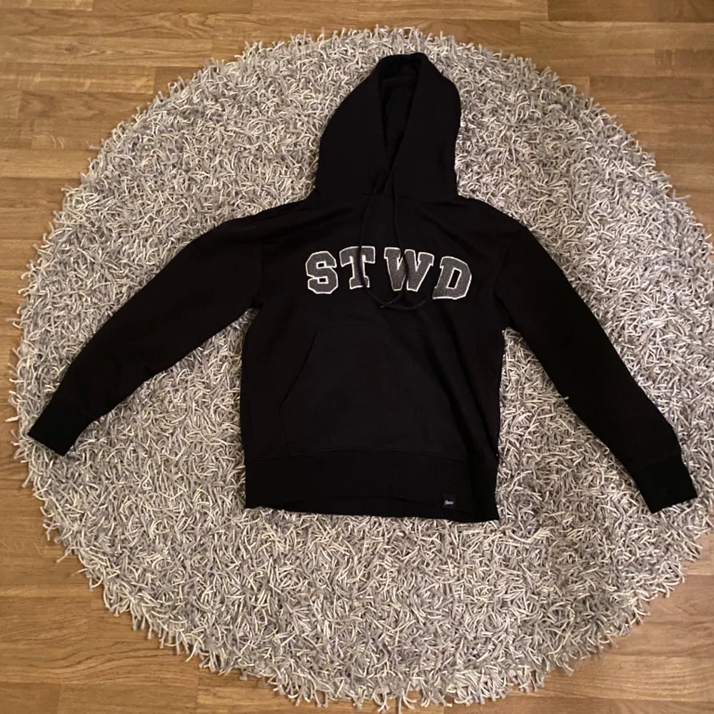 Storlek XS Nypris 399kr Bra skick. Hoodies.