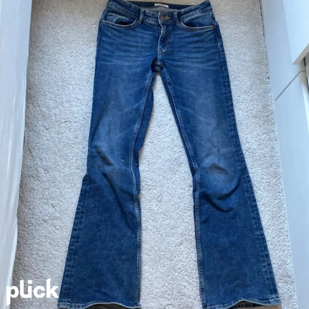 Jeans i modellen bootcut ❤️ nyskick ❤️tryck gärna på köp nu❤️. Jeans & Byxor.
