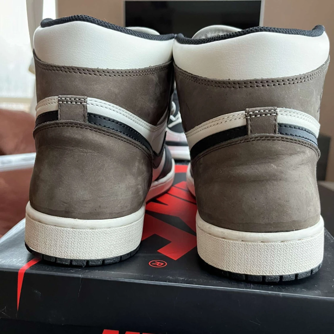 Jordan 1 mocha  - 90