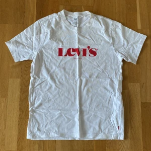 T-shirt - T-shirt från Levi’s. Använd ett flertal gånger.