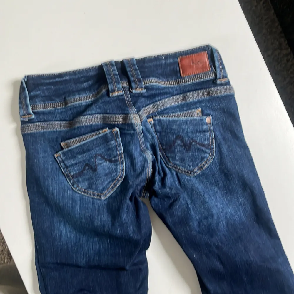 Lågmidjade pape jeans, modellen venus. Aldrig använda Nypris: 999kr. Jeans & Byxor.
