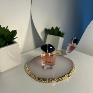 My Way Giorgio Armani parfym  - Giorgio Armani My Way Eau de Parfum, 5 ml och aldrig använd endast luktad. Kan användas som tester eller bara ha i väskan!💗