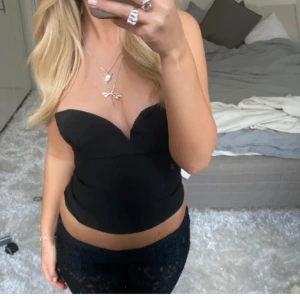 Topp - Säljer denna jätte fina topp från Plick, säljer på grund av att den ej passar🥰 Inte mina bilder! 