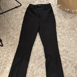 Bikbok kostymbyxor  - Säljer dessa populära kostymbyxor från bil bok. Ny skick!😍💕💋