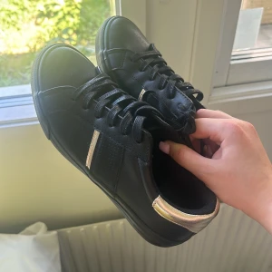 Anna Field sneakers  - Storlek 38. Använda i ca en vecka. Bra kvalite! 