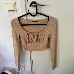 Topp - Långärmad topp / magtröja