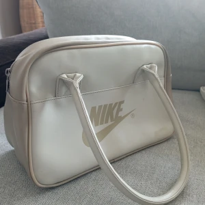Nike väska  - Sparsamt använd Nike väska.
