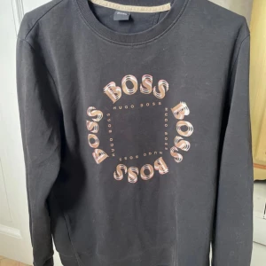 Hugo boss hoodie - Bra skick relativt ny! Sitter bra på mig som använder M
