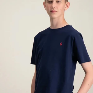 Söker Ralph Lauren t-shirts i storlek 12y till 14y - Söker Ralph lauren tröjor men om inte det är just den men i samma färg och märke så skriv till mig!