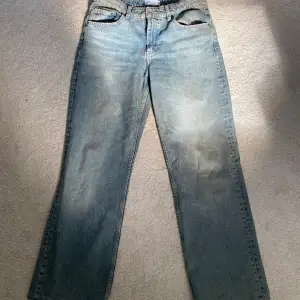 Säljer dessa jeans från zara i storlek 40!🫶🏻 
