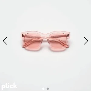 Rosa 07 chimis  - Säljer mina coola och snygga rosa 07 solglasögon, knappt använda då jag inte tycker att dem passar mig. Original pris 1250kr och säljer dem för 700kr priset går såklart att diskutera 💞