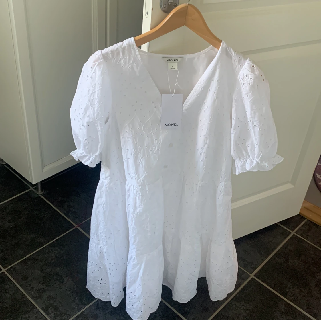 STUDENTKLÄNNING/vit klänning  - 90