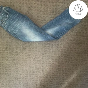 Jack & Jones jeans med slitningar - Skick 8,5/10 nypris 799kr vårat pris 179kr🤑 Hör av er vid frågor eller fler bilder 