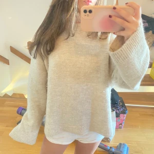 Stickad tröja  - Helt ny tröja ifrån gina som aldrig är använd