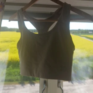 Tränings topp🏃‍♀️ - Jätte snygg tränings topp från lager. Alldrig använd och i jättebra skick priser kan diskuteras
