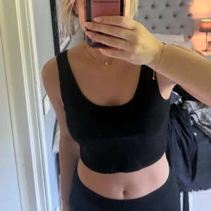 Linne - Jättefint croppat linne! Passar S/M