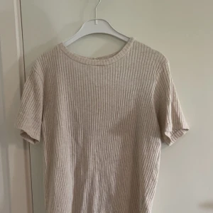 Tröja - Fin beige tröja 