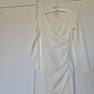 Vit klänning - Såå fin vit klänning från NLYone. Den är i superskick!