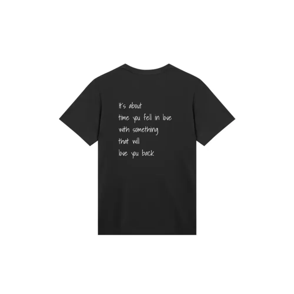 Kika in våran TikTok ”Houseshirts” eller skriv här för mer information!!🍾🥂våran hemsida finns uppe nu ”Houseshirts.store” finns i alla storlekar och fri frakt. T-paidat.